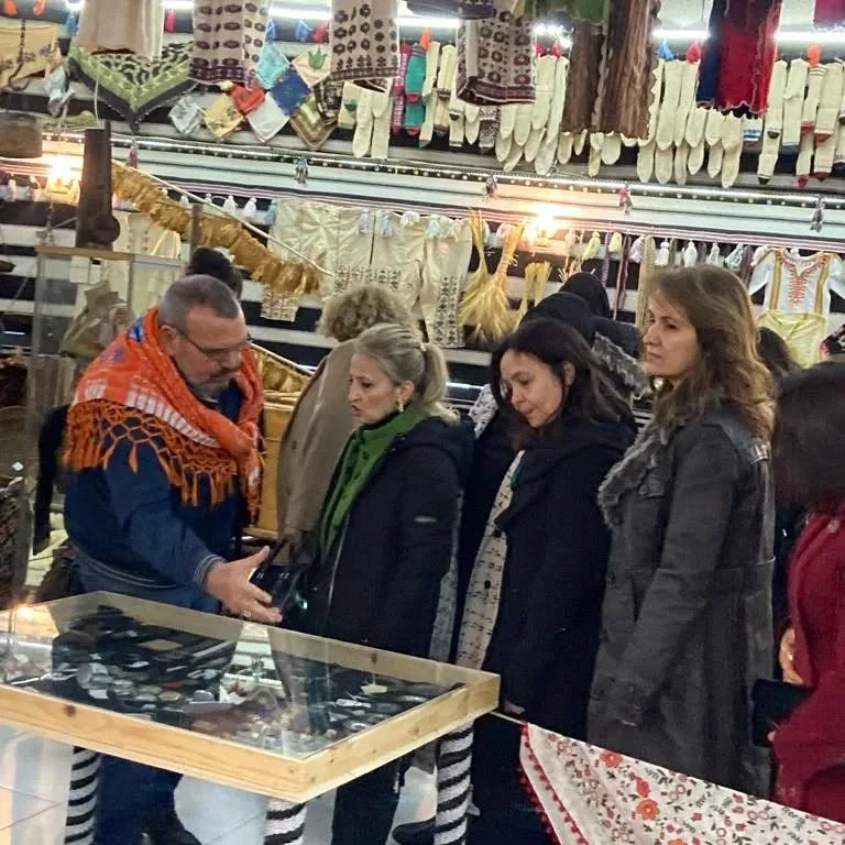Bugün ziyaretçilerimiz komutanlarımızın eşleriydi . Kendilerine samimi ve nazik ziyaretler…