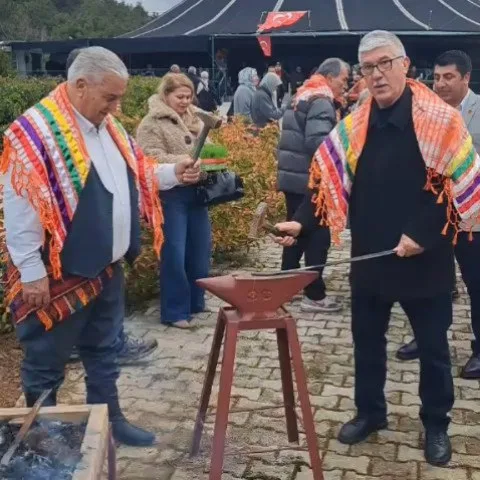 Nevruz etkinliğimizde demir dövdük ateşten atladık eğlendik. baharın gelişini Neşe içinde…