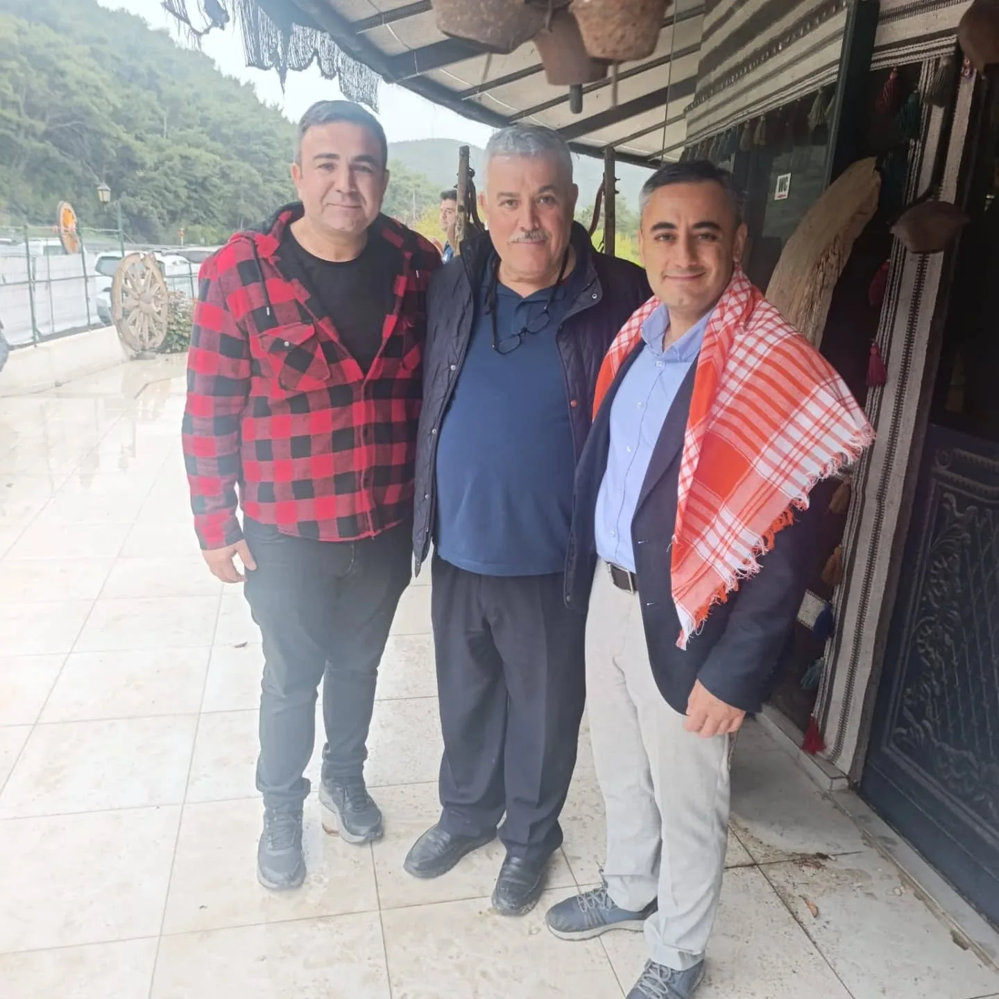 Ramazan Bayramı'nın üçüncü günü akrabalarımızla ve dostlarımızla bayramlaştık. Bayramın gü…